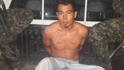 El detenido con identidad desconocida al momeno de su captura.