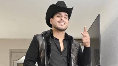 Isidro Chávez Espinoza, conocido como Espinoza Paz, nació un 29 de octubre de 1981 en el municipio de Angostura, Sinaloa.