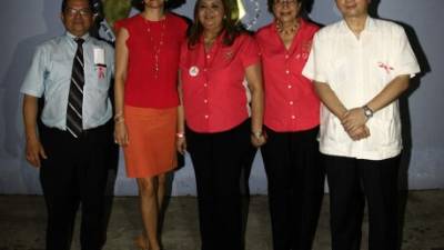 Doctor Manuel Maldonado, presidente de la Liga Contra el cáncer, Karen Calidonio, primera dama de la ciudad,Lorena Alfaro y Rosa Arzú miembros del cómite y el cónsul de Taiwán Abel Lin Cheng-Hui.