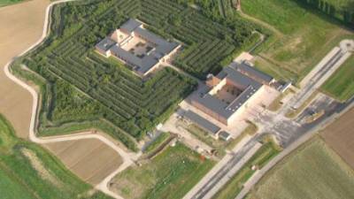 El laberinto tiene simbología masónica.