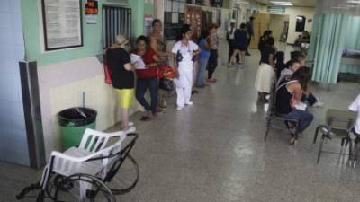 Las salas con pocos pacientes.