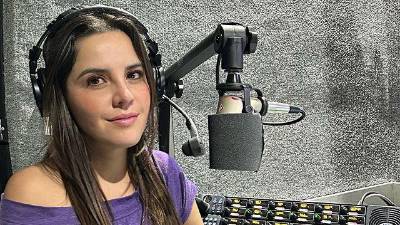 Jessica Ortiz es una actriz de doblaje y la actual voz de “La Jefa” en “La Casa de los Famosos México”.