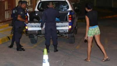 En la paila de una patrulla policial murió el menor Mario Alexis Molina.