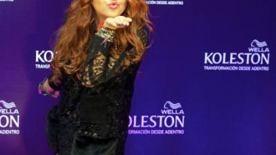 El exesposo de la cantante dice que ella es mal ejemplo para su hijo.