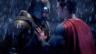La esperada película 'Batman y Superman' enfrenta por primera vez en la gran pantalla a dos de los superhéroes más grandes del cine.