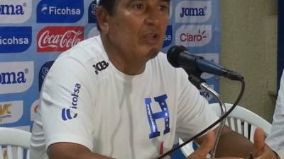 Jorge Luis Pinto en la conferencia de prensa de este día.