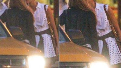 Imagen captada por los paparazzis de Cara y Karlie.