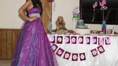 La jovencita jennifer díaz celebró sus 15 años. Fotos: José Cantarero.