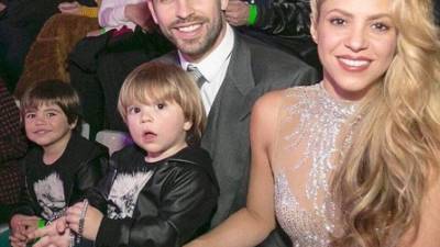 Shakira y Piqué con su dos hijos atrayeron todas las miradas en la entrega en los Premios 40 Principales
