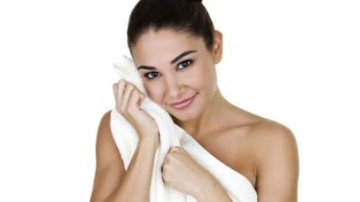 Si deja las toallas mojadas se puede formar moho y hongos malos para la piel.