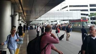 Los pasajeros publicaron en las redes sociales las imágenes del momento de evacuación. Foto: Walter Faerman.