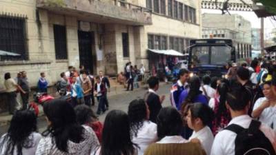 Protesta, en Tegucigalpa, de estudiantes de secundaria.