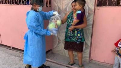 La operación 'Honduras Solidaria' entregando alimentos recientemente a los pobladores de la colonia Lincoln de Tegucigalpa.