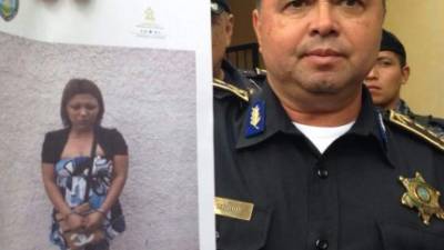 El director de la Policía Nacional, Ramón Sabillón, presentó la fotografía de la hija de Helen Maricruz Ortiz Pastrana.