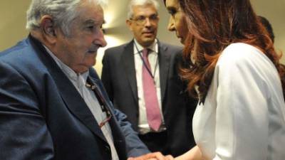 El presidente de Uruguay José Mujica y la presidenta de argentina Cristina Fernandez.