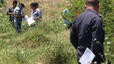 La víctima fue abandonada entre unos matorrales tras ser ultimada a balazos.