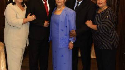 Diana, Gustavo, Reina Esmeralda, Ernesto y Vilma García.