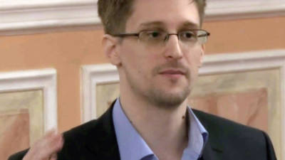 Edward Snowden permanece en Rusia.