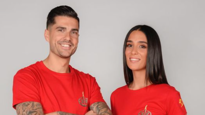 Mario y Claudia son novios.