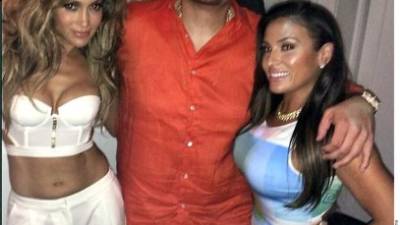 La cantante compartió en la fiesta con varios famosos.