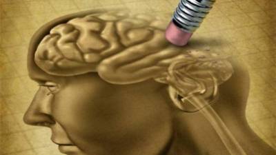El paciente con Alzheimer va perdiendo la memoria y otras capacitades a medidad que avanza la enfermedad.