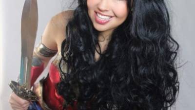 La cantante mexicana Thalía personificó a la Mujer Maravilla y compartió su atuendo en sus cuentas de redes sociales.