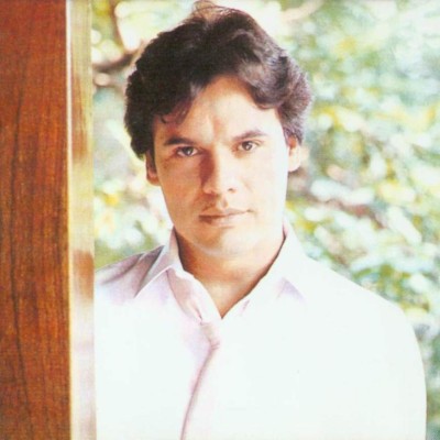 El beso a un narco y los escándalos de Juan Gabriel