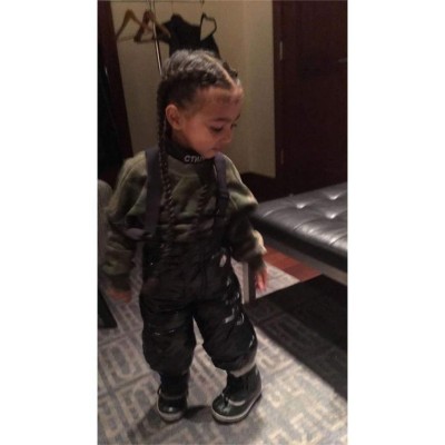 North West luce sus primeras extensiones