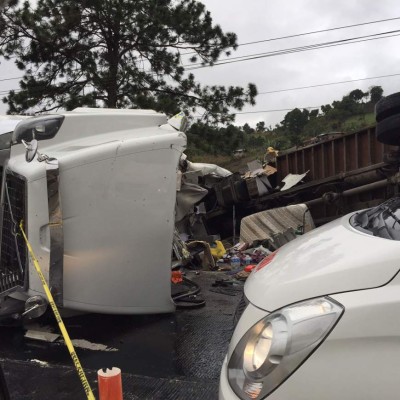 Choque de dos rastras deja un muerto en Siguatepeque