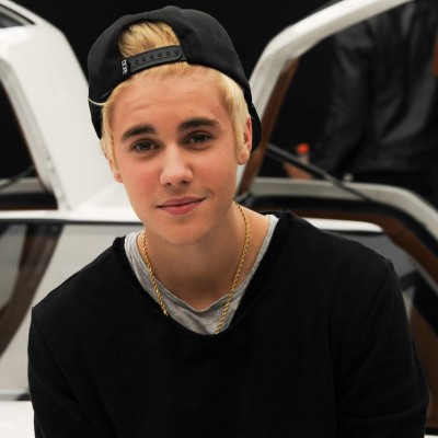 Fan toma foto a Justin Bieber y lo golpean