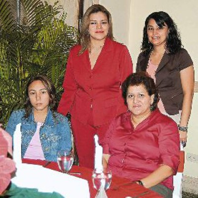 Ofrecen alegre agasajo navideño