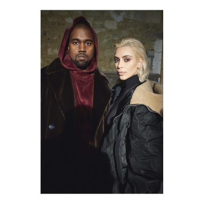 Las nuevas fotos de Kim Kardashian en un traje color piel