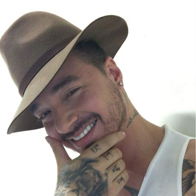 J Balvin quiere ser igual a Christian Grey