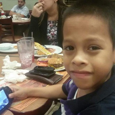 inocente. Cristopher Yuren Mejía Reconco en varias fotos del álbum familiar, era un niño lleno de sueños e ilusiones.