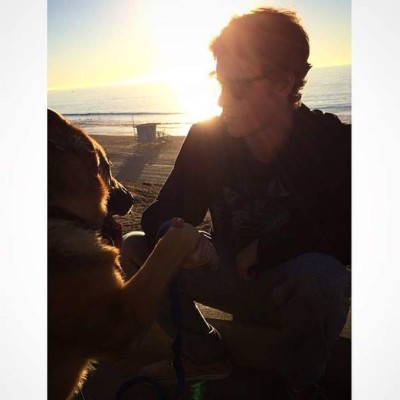 Guapo sobrino de Hillary Clinton causa furor en redes sociales