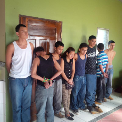 Caen ocho pandilleros con armas y drogas en La Lima, Cortés