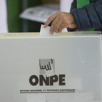 Reñido duelo electoral entre Keiko y Kuczynski en Perú