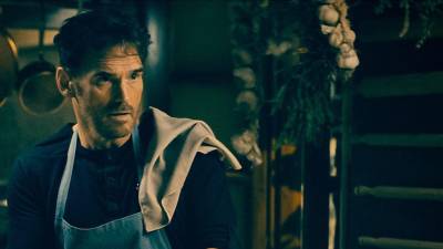 Matt Dillon es una escena del thriller ‘Isla perdida’, ‘Haunted Heart’ en su título internacional.