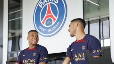 Mbappé se unió a los entrenamientos de pretemporada con el PSG aún con su futuro en el aire,