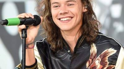 Harry Styles era famoso por su abundante melena. Hoy luce muy diferente.