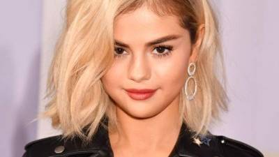 La cantante sorprendió a sus fans con su nuevo look en los AMAs.