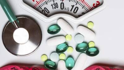 Los fármacos puede ayudar a perder peso, pero se debe seguir un cambio de hábitos para lograr evitar subir de peso de nuevo.