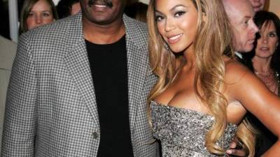 Beyoncé y Mathew Knowles.