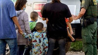 La Patrulla Fronteriza está realizando expulsiones inmediatas de migrantes bajo el título 42 por la pandemia./