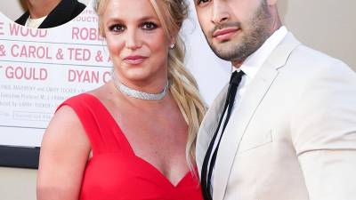 Jason Alexander asegura que se mantiene en contanto con Britney Spears.