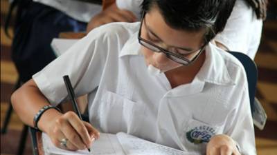 Desde 2014 los estudiantes de primaria y secunadaria pública y privada deberán aprobar sus clases con un 70% de los puntos totales.