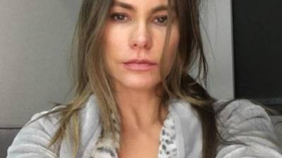 La famosa actriz colombiana Sofía Vergara sorprendió a todos sus fans al subir una fotografía sin maquillaje en su cuenta de Instagram. Vergara, quien actúa en la serie 'Modern Family' con su personaje Gloria Prichett, grabó una escena con resfriado y en pijama.
