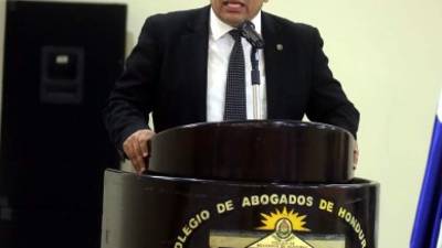 El presidente del Colegio de Abogados de Honduras (CAH) José Luis Valladares se pronunció a favor de sus colegas.