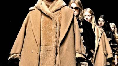 Esta prenda emblemática para los meses de frío se renueva con nuevas texturas.