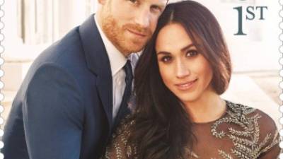 Imagen facilitada por el servicio de correos británico Royal Mail que muestra un sello de la serie conmemorativa de la boda del príncipe Harry y su prometida Meghan Markle.